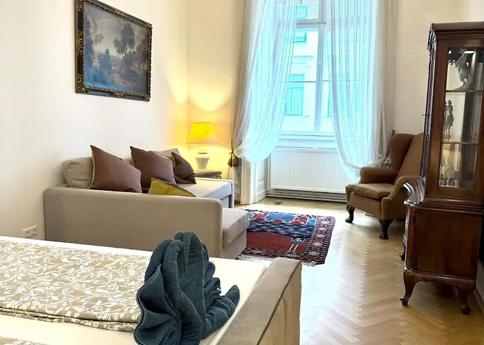 Historical In Center Apartment Vienna